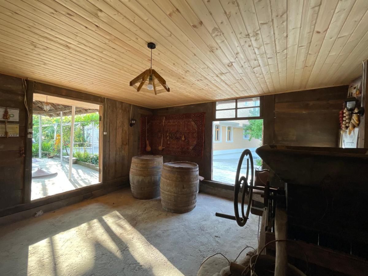 Zaali'S Wine Cellar Bed & Breakfast Vani Екстериор снимка
